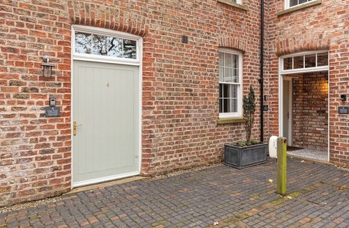 York House | No. 4 - Oak Tree Cottage - Pass the Keys
