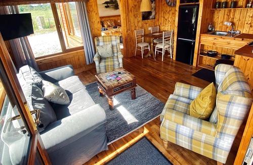 Enniskillen Cottage | NO 5, pet friendly, with hot tub in Belleek