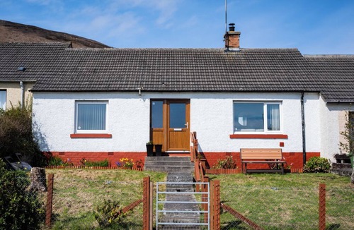 Helmsdale Cottage | North Coast Cottage - Coastal Highland Retreat with Sea Views