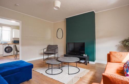 Clydebank Apartment | North Elgin Apartment