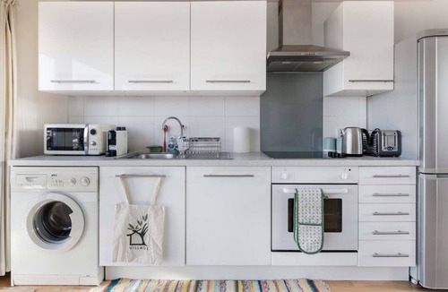 East Finchley House | North London Fabulous Loft Apartment + Roof Terrace 5 mins Underground station