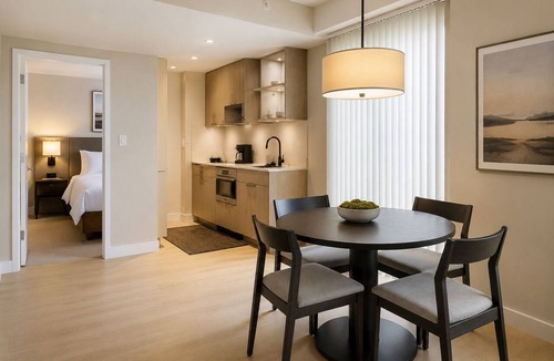 Garden District Apartment | Oakspire Suites