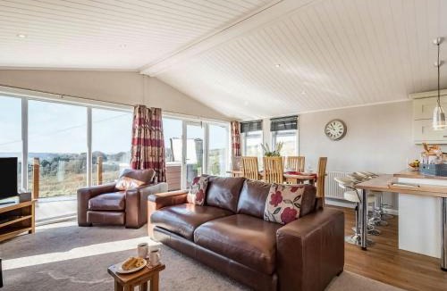 Lochwinnoch House | Oakwood Lodge