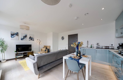 Dartford Apartment | Oasis 2 bed Apartment with Direct trains to London and Mins from Bluewater Mall