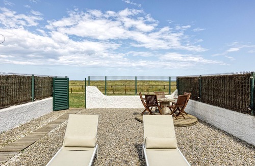 Mas Pinell Apartment | Oasis Premium Costa Brava – Apartment with Garden, Pool, and Beach 50 m Away