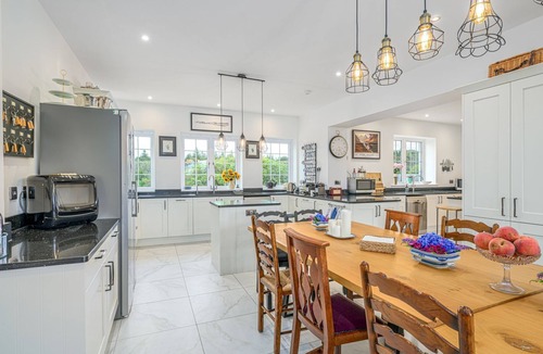 Oban Villa | Oban Bay Hall - Seven Bedroom Villa, Sleeps 14