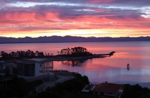 Stepneyville House | Ocean Dreaming - Nelson Waterfront