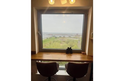 Newhaven Condo | Ocean view flat with cozy vibes