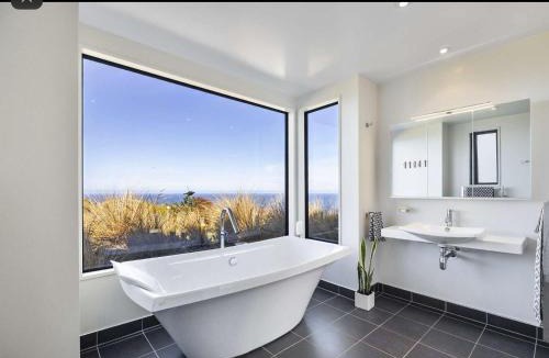 St. Clair Bed & Breakfast | Oceanview Haven B&B