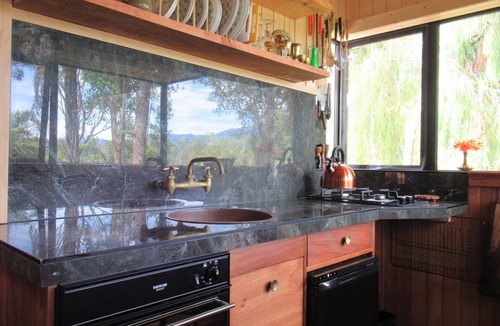 Charleston Cabin | Off grid hut, mountain and bush views