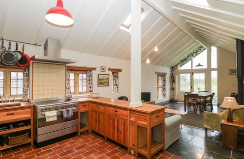 Langport Cottage | OLD CARY COTTAGE, pet friendly, character holiday cottage in Langport