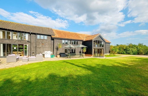 Darsham Cottage | Old Hall Barn - sleeps 14 guests in 7 bedrooms