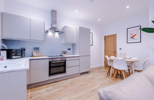 Hull Apartment | Old Town Hull Apt 2 - Sleeps 4 - Town Centre