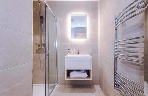 Hull Apartment | Old Town Hull Apt 2 - Sleeps 4 - Town Centre