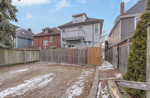 Walkerville Apartment | Olde Walkerville Wonder!