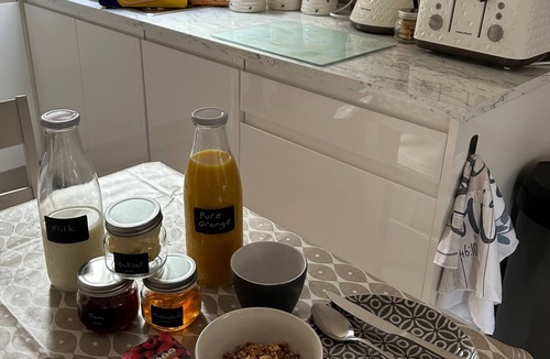 Gortaclare Apartment | Omagh Studio b&b with Continental Breakfast Inc