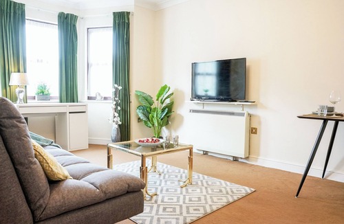 Burnham Cottage | One bed executive apartment close to Heathrow.