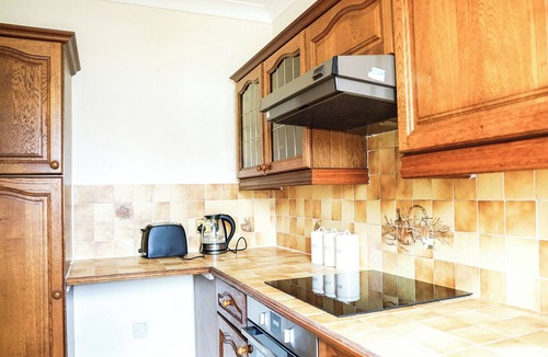 Burnham Cottage | One bed executive apartment close to Heathrow.