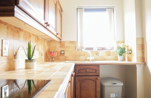 Burnham Cottage | One bed executive apartment close to Heathrow.
