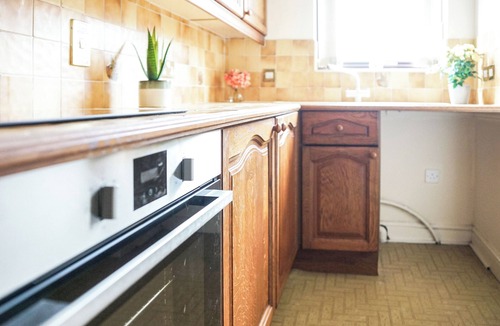 Burnham Cottage | One bed executive apartment close to Heathrow.