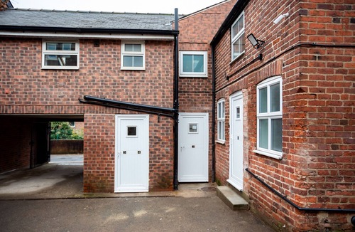 Doncaster Apartment | One Bed studio Apartment with Ensuite and Shower