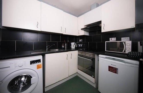 West End Apartment | One bedroom Apartment in City Centre