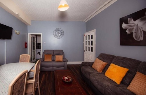 West End Apartment | One bedroom Apartment in City Centre