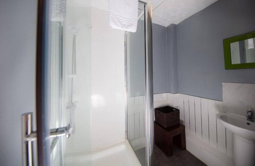 West End Apartment | One bedroom Apartment in City Centre
