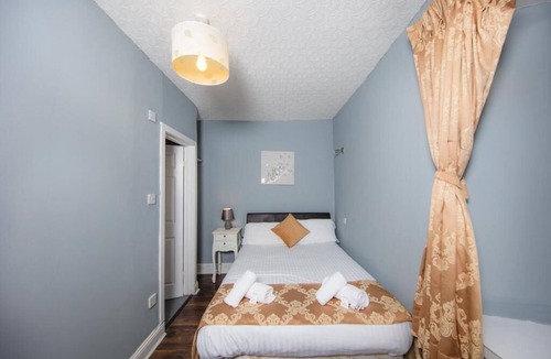 West End Apartment | One bedroom Apartment in City Centre