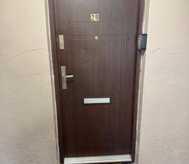 Motherwell Apartment | One bedroom flat close to city centre