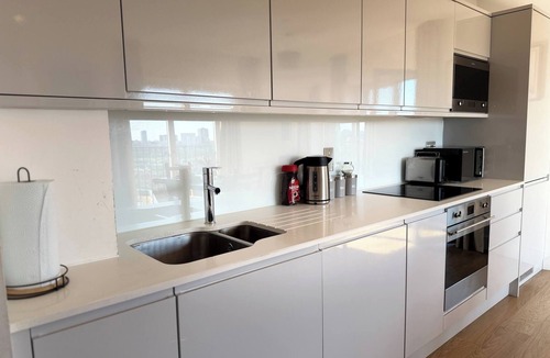 Birmingham Apartment | One Bedroom Flat With Balcony Views in Birmingham