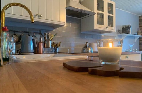 Kinghorn Condo | One bedroom, indoor fireplace. Right beside beach.