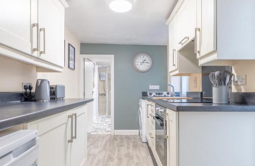 Londonderry Apartment | One Bedroom Suite Apartments By Travel Lets Short Term Rental Agency Derry With Free WiFi