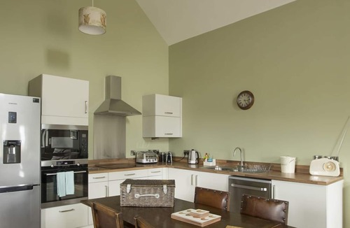 Crieff Apartment | Orchard Cottage, single level Sleeps 4 with a wheelchair accessible bathroom