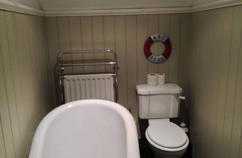 Maldon Apartment | Osea Island: Beehive Cottage