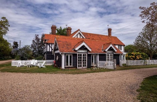 Maldon Apartment | Osea Island: Cottage Sanctuary