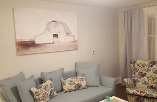 South London Apartment | Otylja Suite in Wortley Village (King Size Bed)