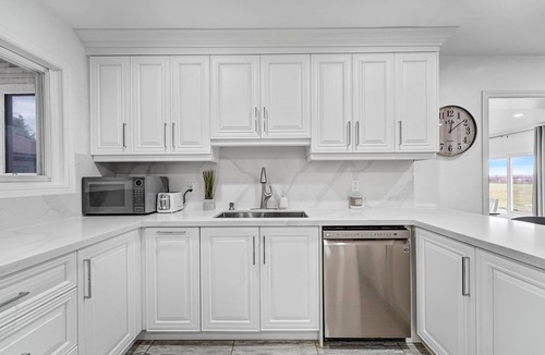 Niagara-on-the-Lake House | Our stylish, comfy home in wine country blends relaxation & convenience.