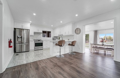 Niagara-on-the-Lake House | Our stylish, comfy home in wine country blends relaxation & convenience.