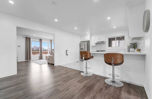 Niagara-on-the-Lake House | Our stylish, comfy home in wine country blends relaxation & convenience.