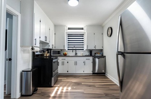 St. Catharines House | Outdoor Sauna|Hot Tub|Playroom|Port Dallhousie