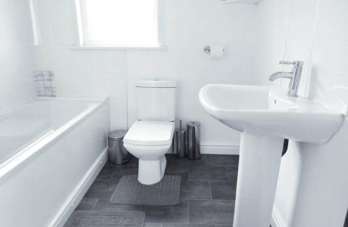 Hull Apartment | Outstanding and Spacious modern 4 bedroom house