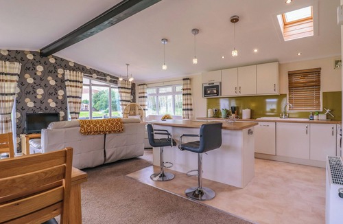 Leiston Cottage | OWLS RETREAT, LODGE 11, pet friendly, with a garden in Aldeburgh