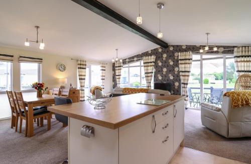 Leiston House | Owls Retreat, Lodge 11
