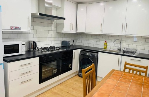 Green Street East Hotel | OYO Dorset House At Upton Park