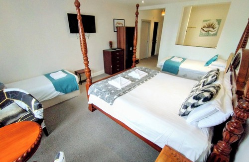 Greenock Hotel | OYO Gin House Hotel