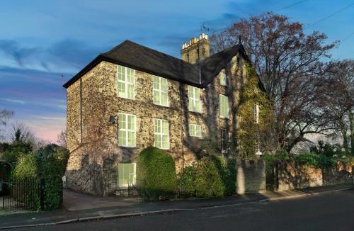 Old Harlow Hotel | Pages Hotel and Guesthouse