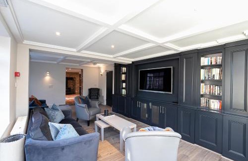 Old Harlow Hotel | Pages Hotel and Guesthouse