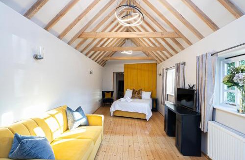 Old Harlow Hotel | Pages Hotel and Guesthouse