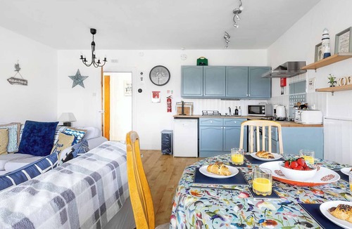 Rothesay Apartment | Panoramic Sea View Apartment in Rothesay Bay